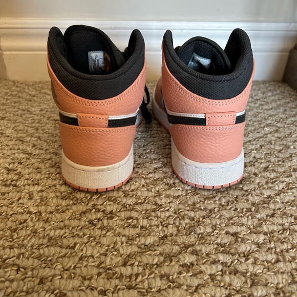 Jordan 1 Mid - Picture 3 of 3